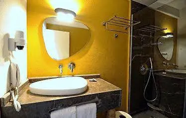 La Local Yalikavak *