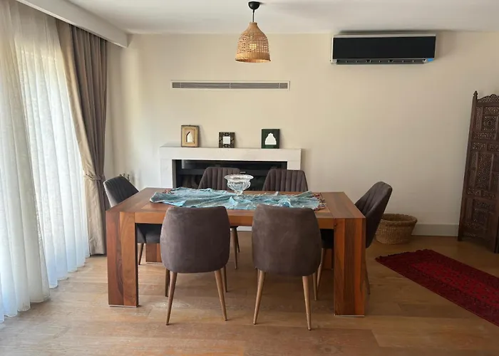 La Local Yalikavak * Αλικαρνασσός