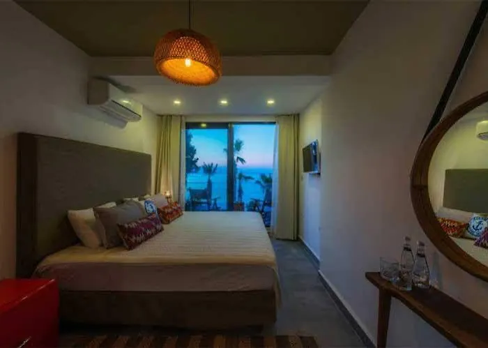 La Local Yalikavak * Αλικαρνασσός